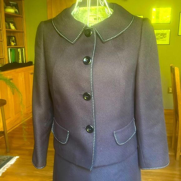 Lightweight black skirt suit with white contrast stitching - Picture 2 of 7